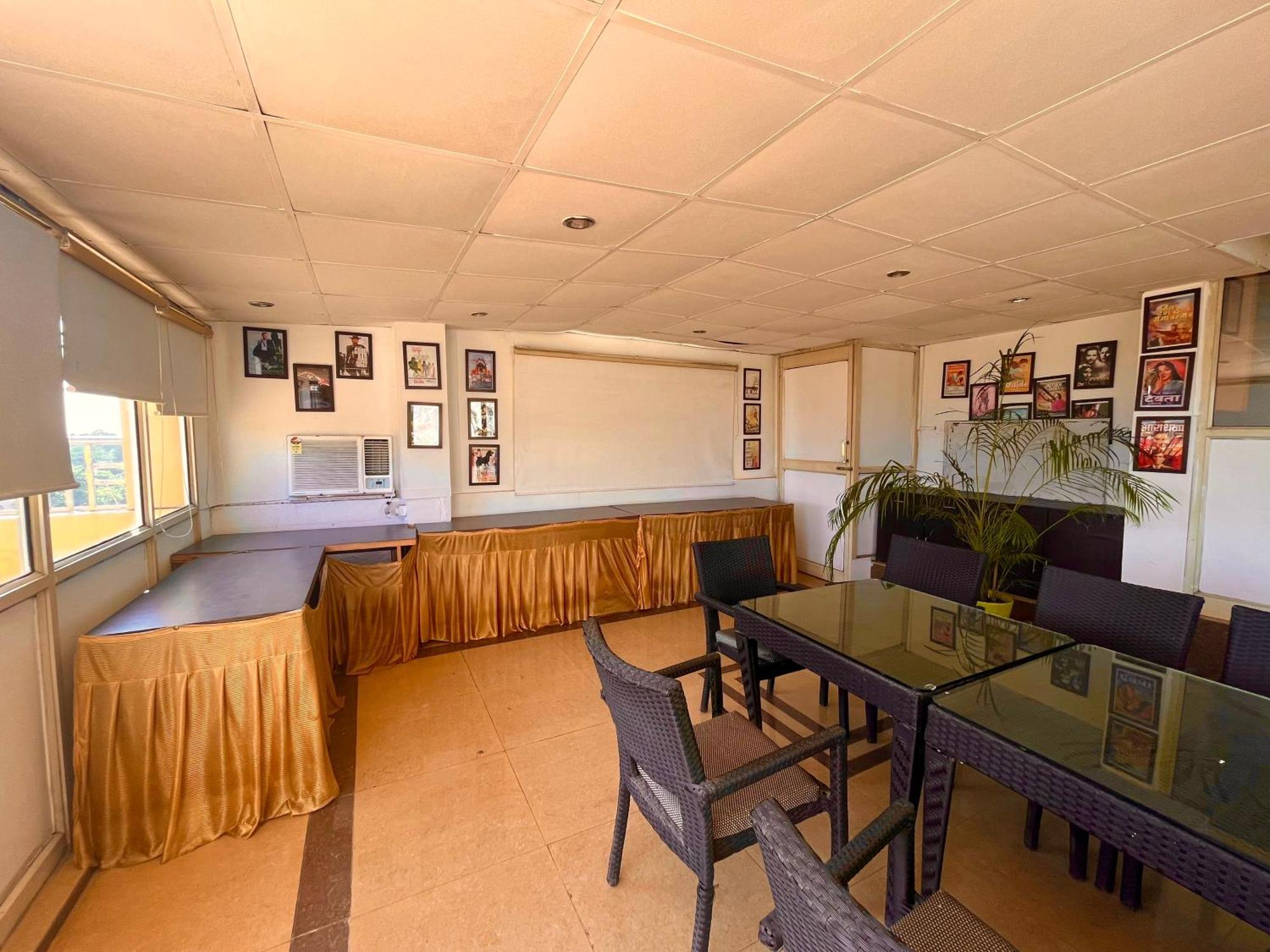 Palki Cafe & Stay Ludhiana Eksteriør billede